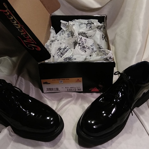 Thorogood Dress Shoes - Picture 9 of 10